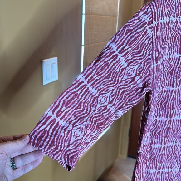 NWOT Fresh Produce Burgundy Elbow Sleeve Windfall Shark-bite Hem Tunic Sz Medium - Picture 3 of 9